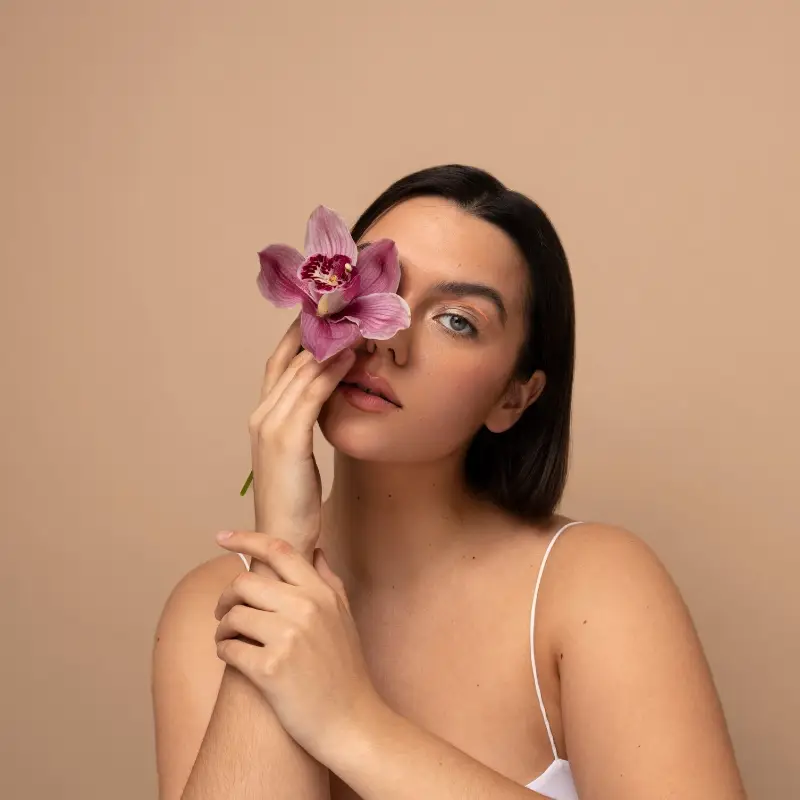 Front view young woman posing with flower